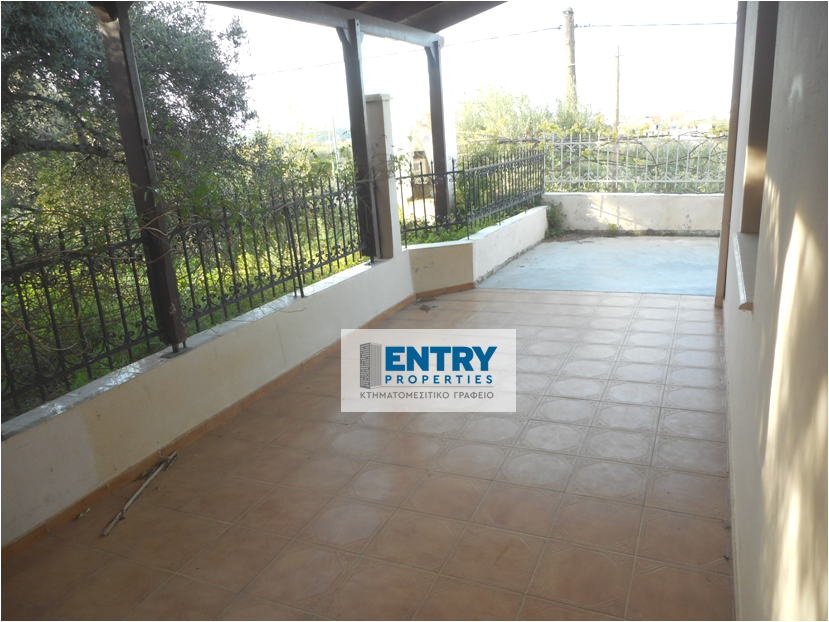 For sale a house of 118 sq.m. on a plot of 1250 sq.m. in Perivolia-Chania with closed garage and warehouse of 20 sq.m.