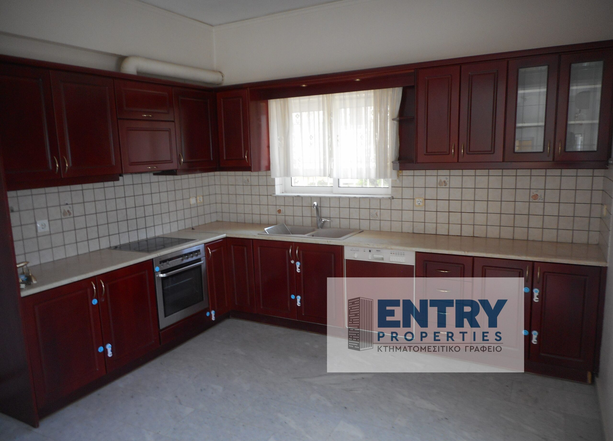 Central four floor apartment of 140 sq.m. for sale. in Lentariana-Chania